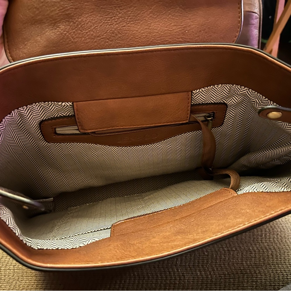 Jen & Co Convertible Backpack/Shoulder Bag - Picture 7 of 15